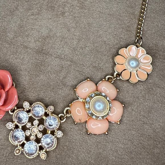 Vintage Liz Claiborne Signed Peach Rinestone Flower Bib Necklace Adjustable - Picture 7 of 7